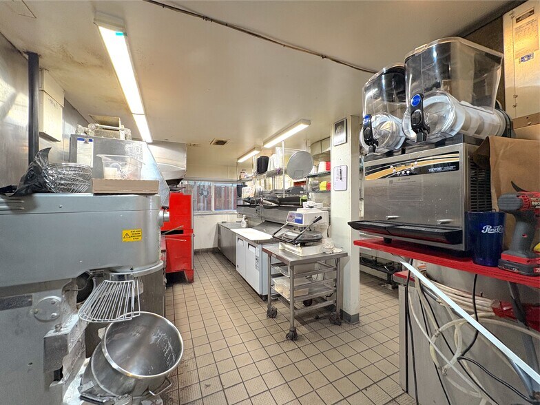 More Photos Of 109 E Phoenix Ave, Flagstaff Storefront Retail Office For Lease