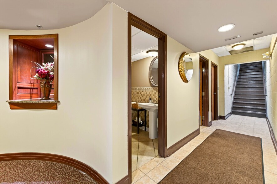 More Photos Of 122 Cayuga St, Fulton Restaurant For Sale
