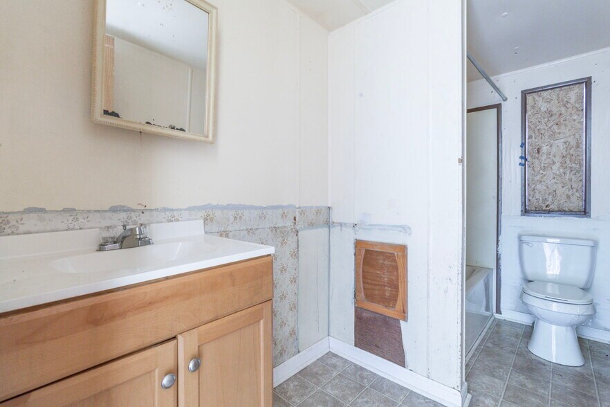 More Photos Of 267 Bell Rd, Mayesville Flex For Sale