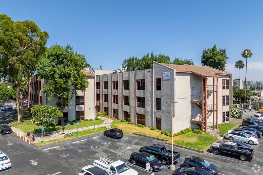 More Photos Of 15335 Morrison St, Sherman Oaks Office For Lease