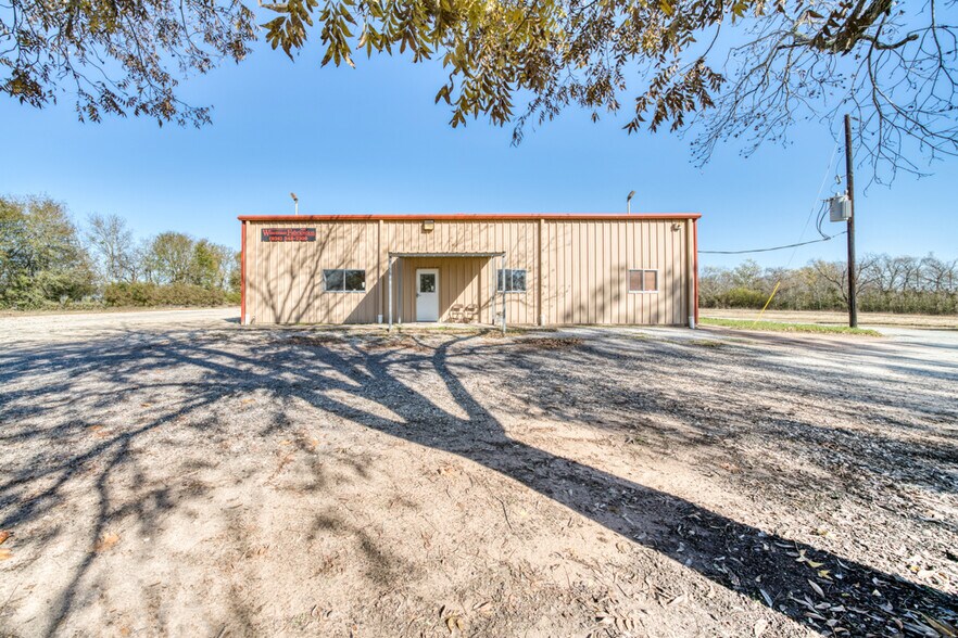 More Photos Of 9360 Osr, Midway Specialty For Lease