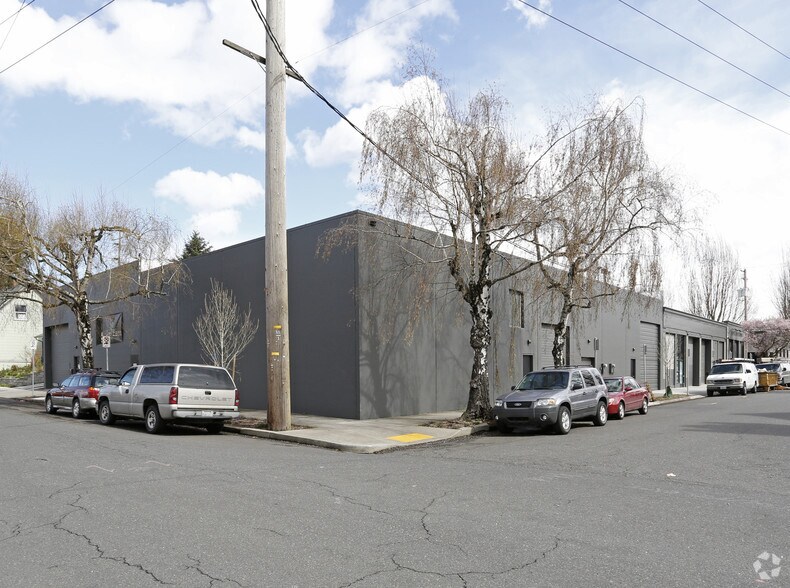 More Photos Of 1805 NE 2nd Ave, Portland Flex For Sale