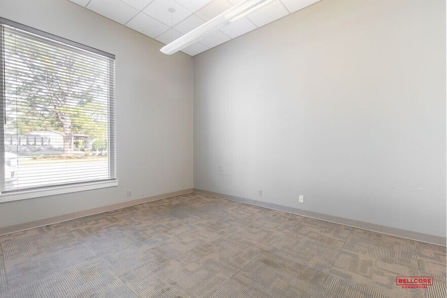 More Photos Of 427 Garden St, Pensacola General Retail For Lease