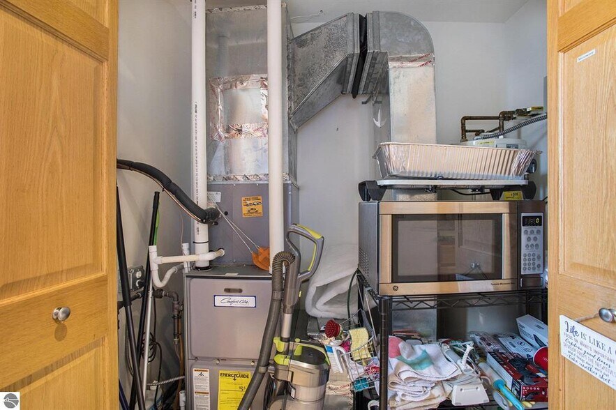 More Photos Of 310 Main St, Frankfort Storefront For Sale