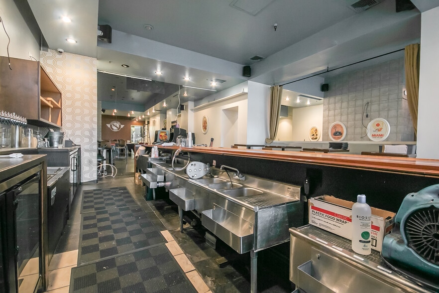 More Photos Of 1111-1113 Walnut St, Philadelphia Storefront For Sale