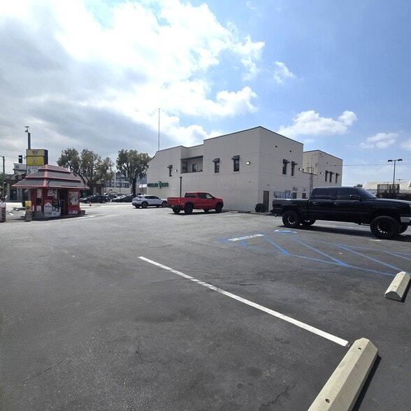 More Photos Of 4000 San Fernando Rd, Glendale Freestanding For Lease