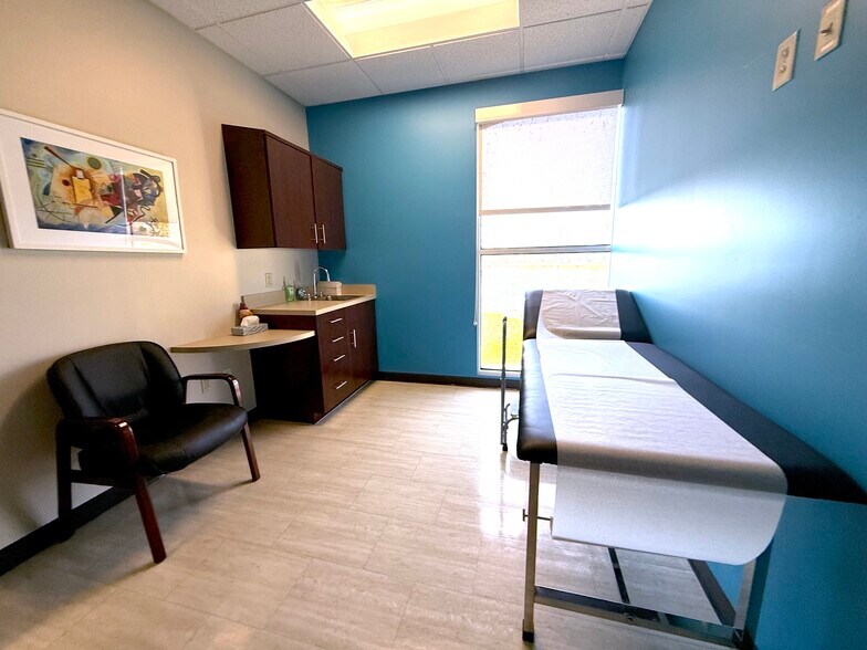 More Photos Of 1879 Nightingale Ln, Tavares Medical For Sale