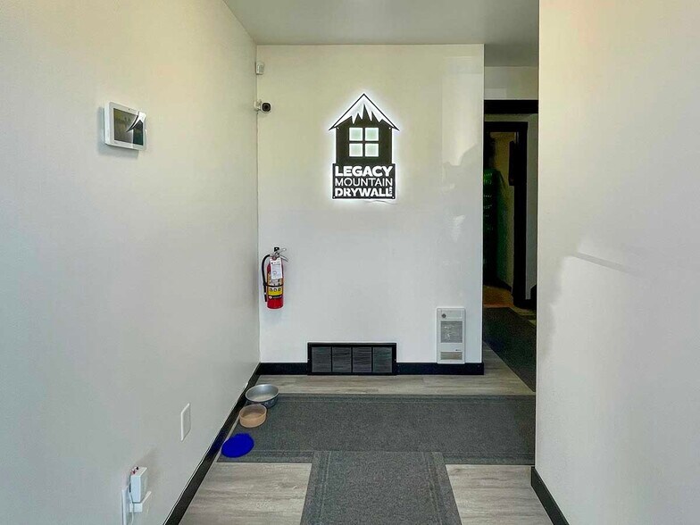 More Photos Of 715 Evans Crt, Kelowna Industrial For Lease