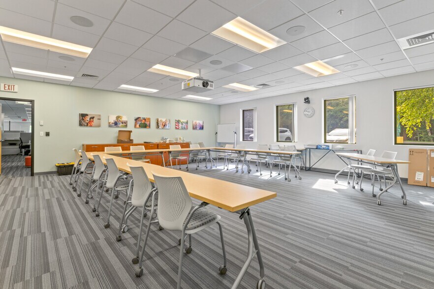 More Photos Of 891 Washington Ave, Portland Medical For Lease