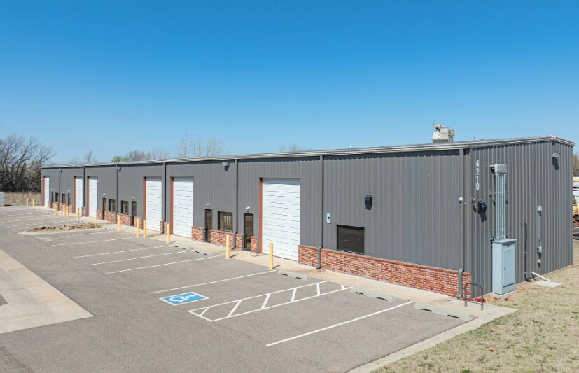 More Photos Of 4210 S Classen Blvd, Norman Unknown For Lease
