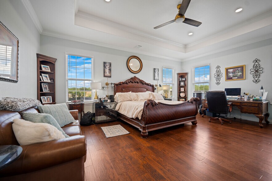 More Photos Of 741 County Road 159, Kenedy Flex For Sale