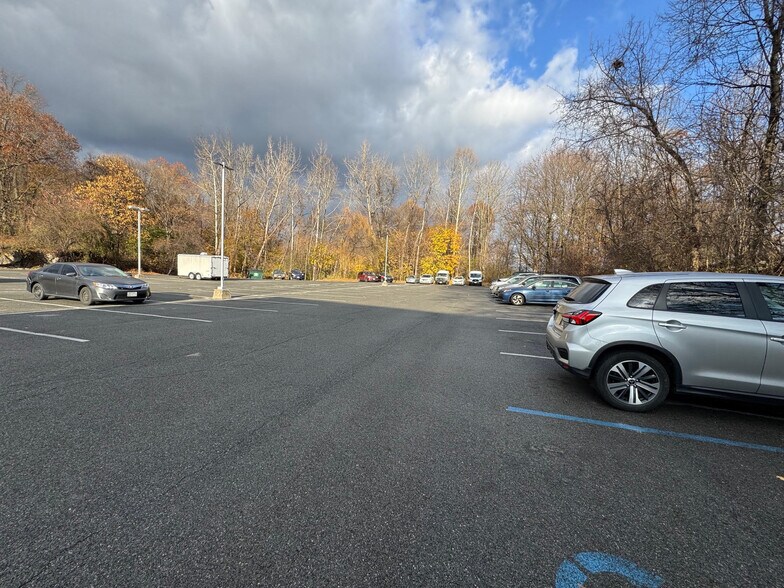 More Photos Of 1 Corwin Ct, Newburgh Medical For Lease