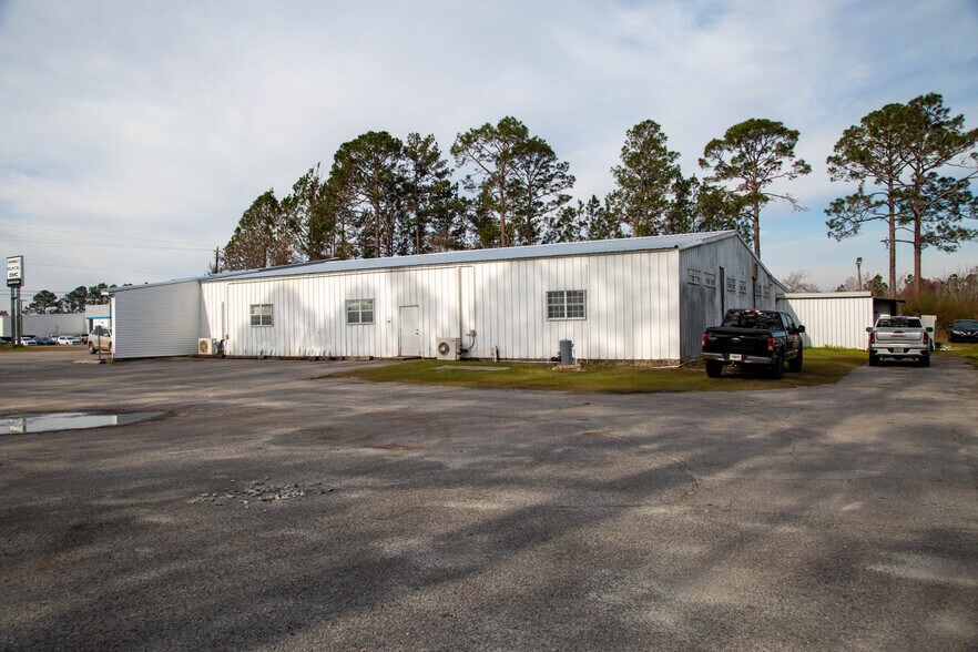 More Photos Of 1686 GOLDEN ISLE W, Baxley Restaurant For Sale