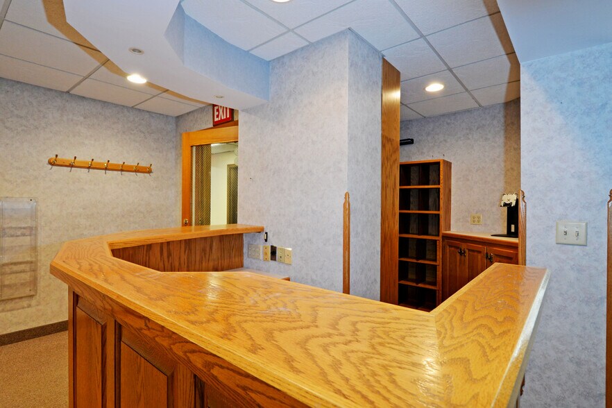 More Photos Of 1068 S Lake St, Forest Lake Medical For Lease