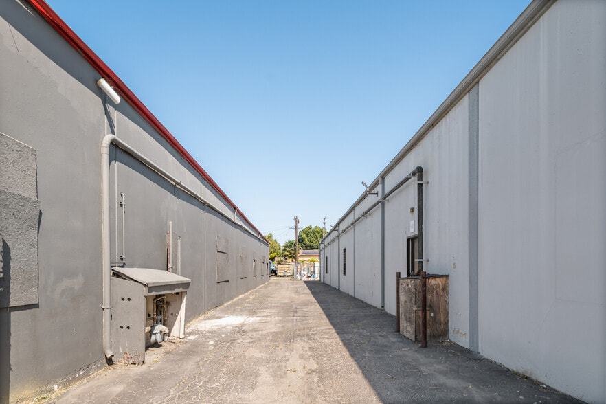 More Photos Of 3265 E 59th St, Long Beach Warehouse For Sale