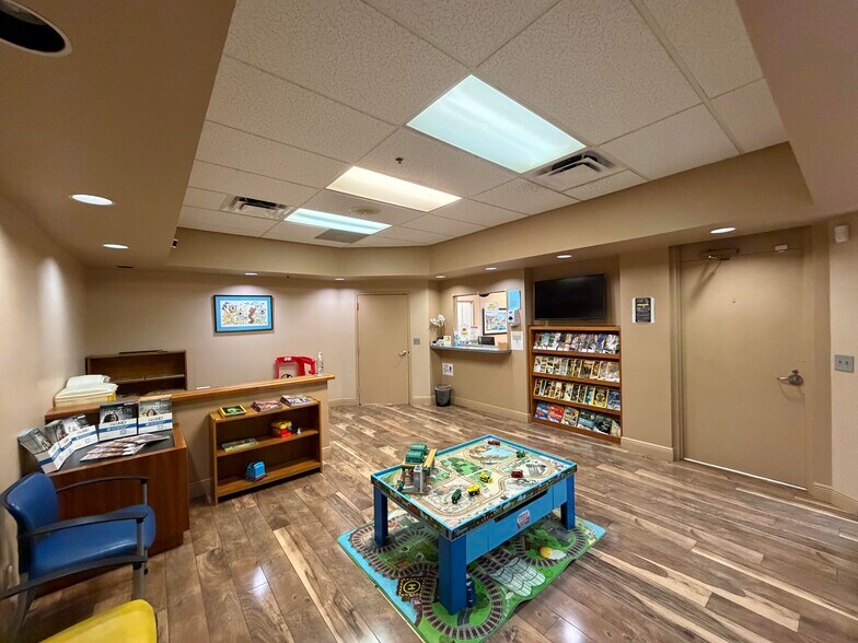 More Photos Of 13005 Southern Blvd, Loxahatchee Medical For Sale