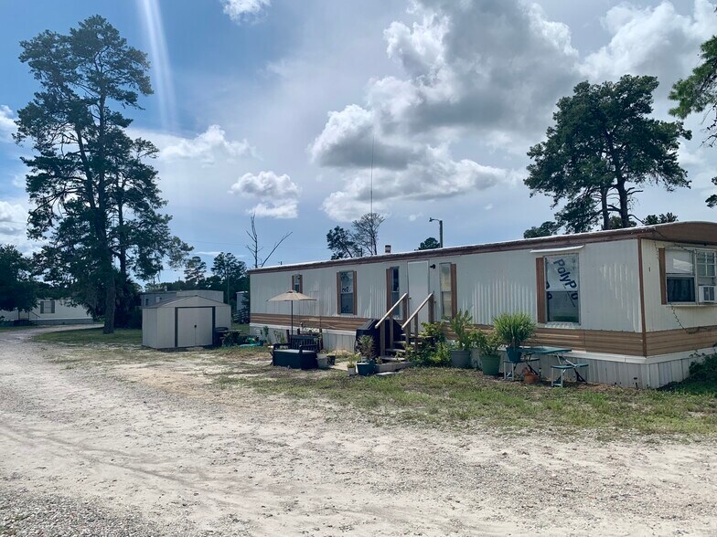 More Photos Of 16916 Bachmann Ave, Hudson Manufactured Housing Mobile Home Park For Sale