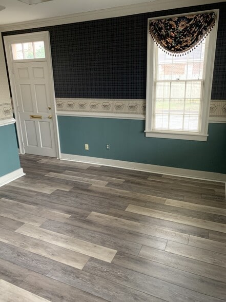 More Photos Of 4700 Thoroughgood Sq, Virginia Beach Office For Lease