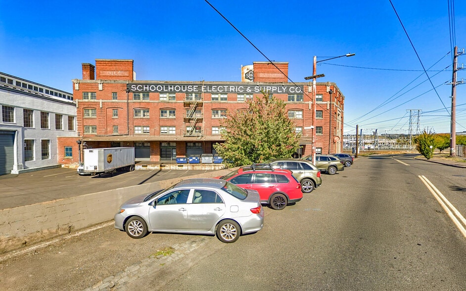 More Photos Of 2181 NW Nicolai St, Portland Manufacturing For Sale