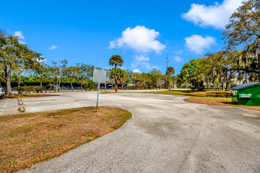 More Photos Of 1285 6th Ave, Vero Beach General Retail For Sale