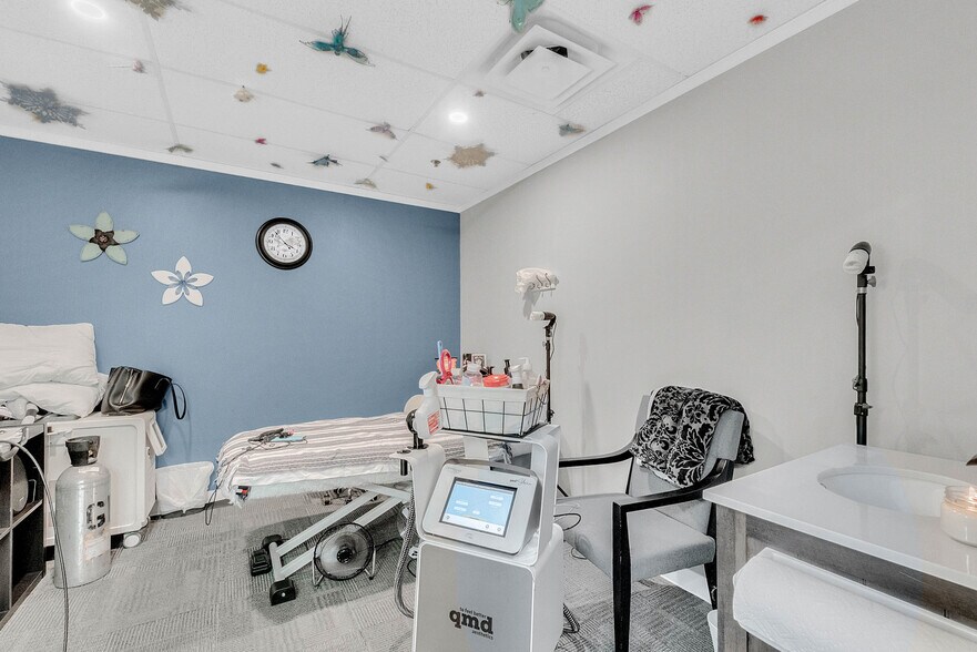 More Photos Of 7932 W Sand Lake Rd, Orlando Office For Sale