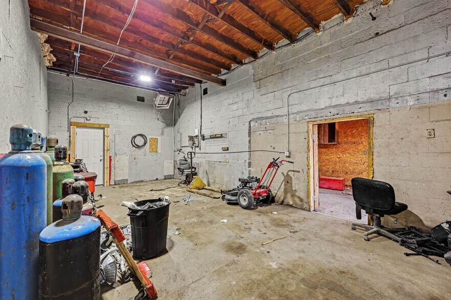 More Photos Of 2610 Imlay City Rd, Lapeer Auto Repair For Sale
