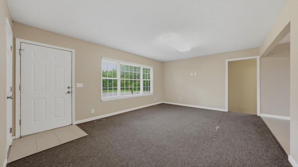 More Photos Of 2450 NW Lowenstein Dr, Lee's Summit Flex For Sale