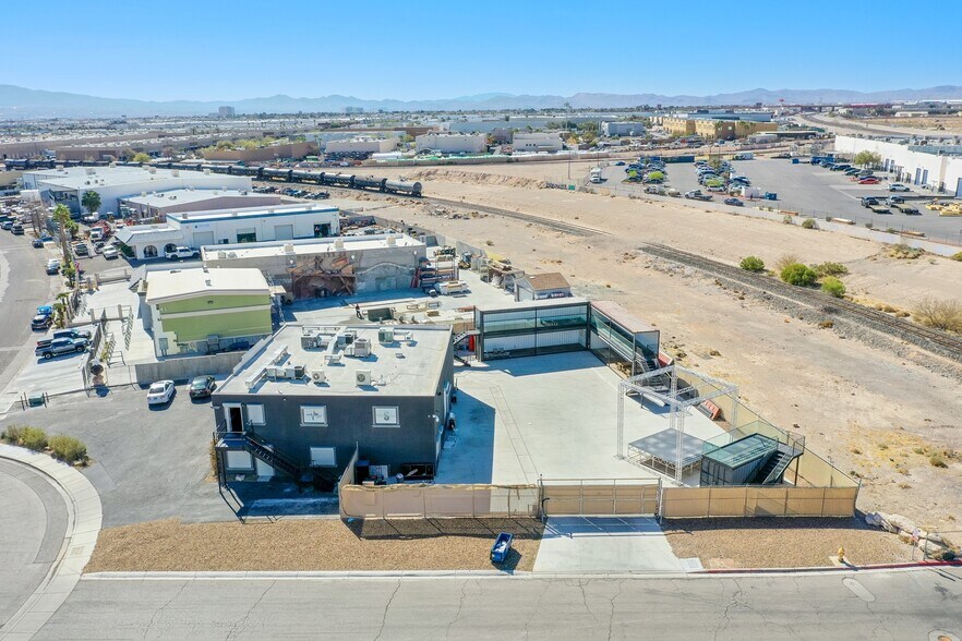 More Photos Of 4251 W Oquendo Rd, Las Vegas Light Distribution For Sale