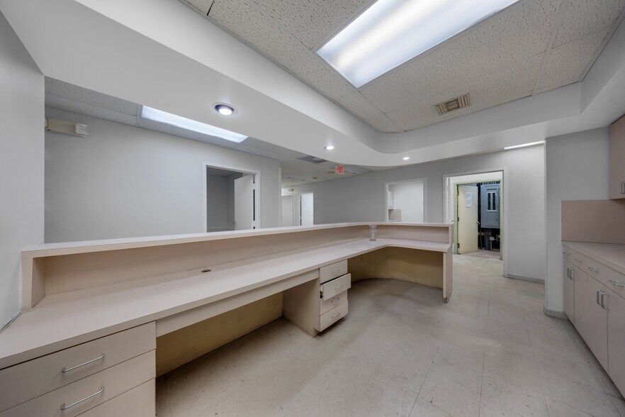 More Photos Of 2901 NW 17th Ave, Miami Office For Sale