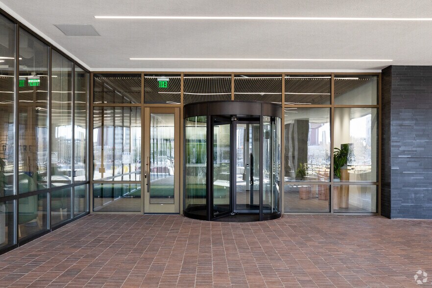 More Photos Of 175 E 400 S, Salt Lake City Office For Lease