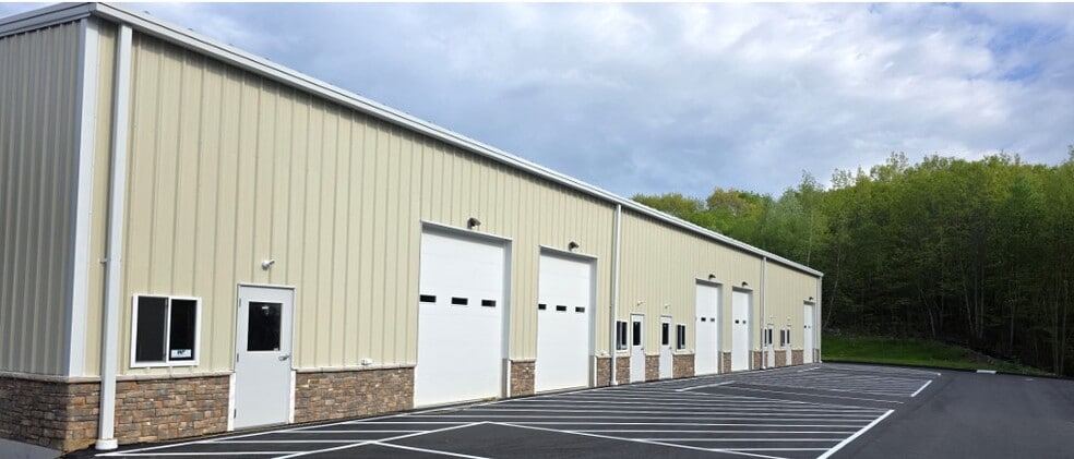 Primary Photo Of 80 Turnpike Dr, Middlebury Warehouse For Lease