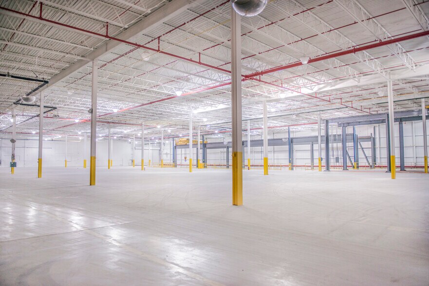 More Photos Of 410 E Lyerla Dr, Herrin Distribution For Lease