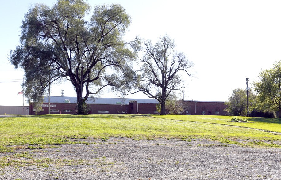 More Photos Of 701 Hodell St, Shelbyville Manufacturing For Lease