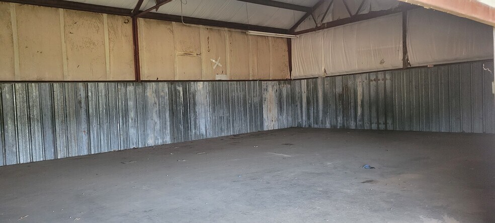 More Photos Of 2820 E Marshall Ave, Longview Light Manufacturing For Lease