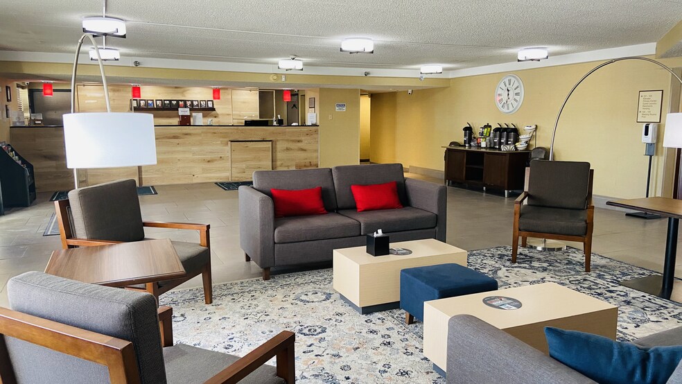 More Photos Of 1301 W Bond Cir, Lincoln Hotel For Sale