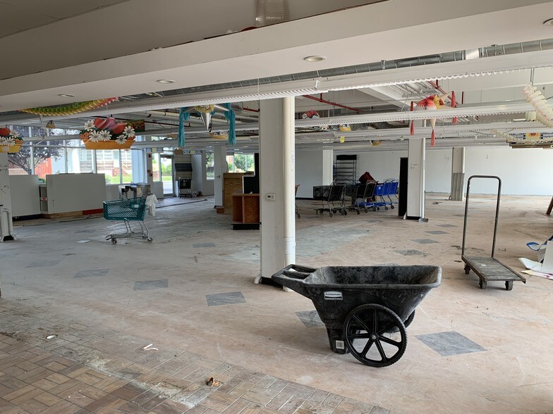 More Photos Of 727 Franklin Blvd, Somerset Apartments For Lease