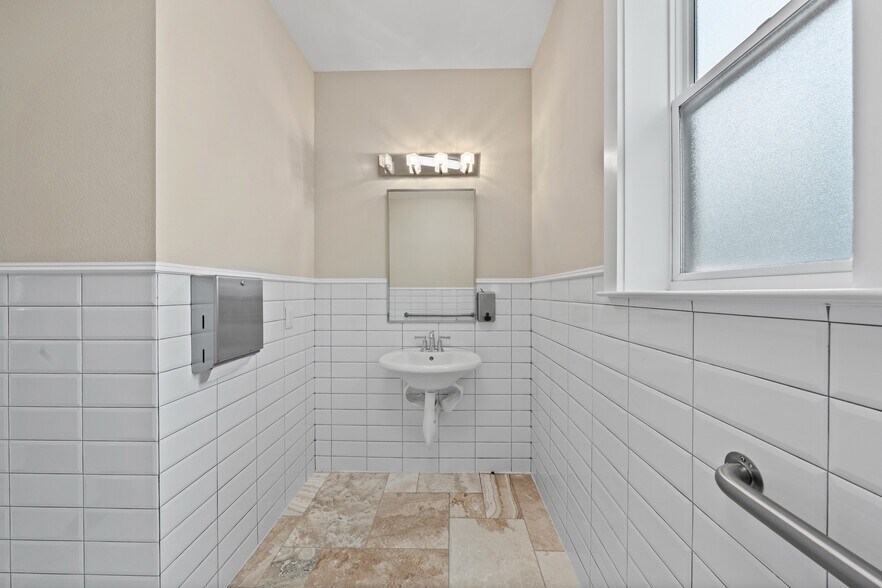 More Photos Of 1206 Hart St, Georgetown Specialty For Sale