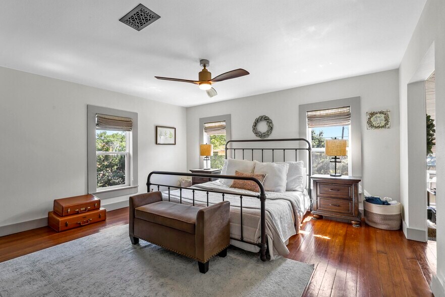 More Photos Of 115 N 1st St, Midlothian Storefront Retail Office For Sale