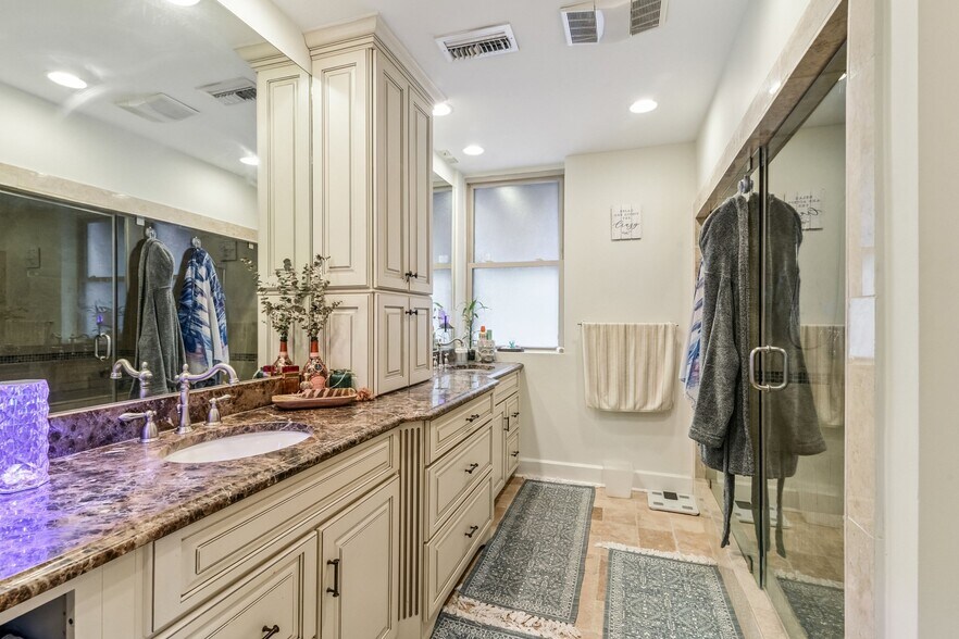 More Photos Of 755 Tchoupitoulas St, New Orleans Restaurant For Sale