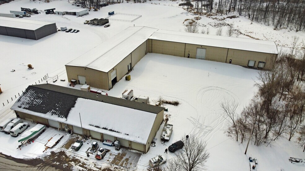 More Photos Of 3000 S 1st St, Clinton Manufacturing For Sale