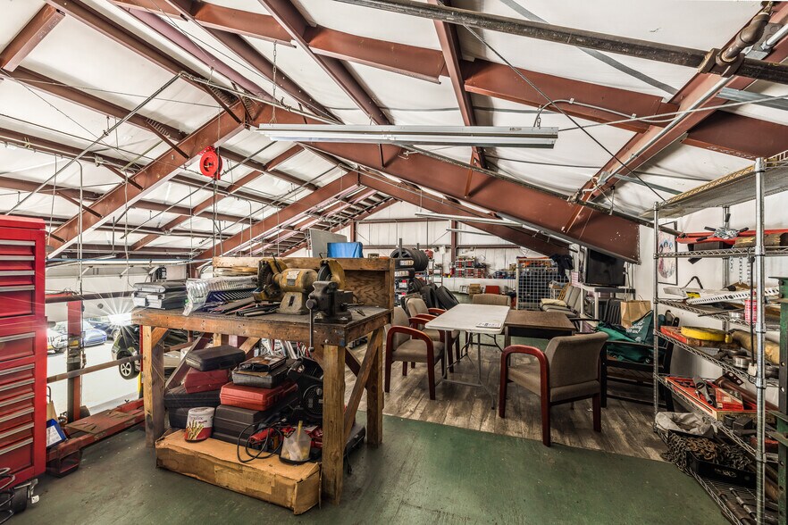 More Photos Of 1426 N Sea Rd, Southampton Auto Repair For Sale