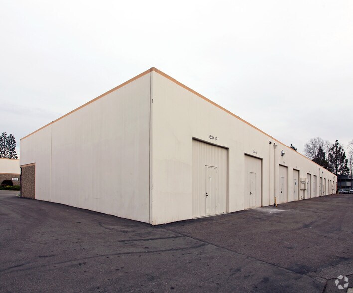 More Photos Of 634 N Poplar St, Orange Unknown For Lease