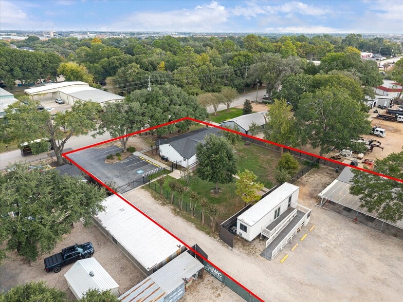 More Photos Of 5225 E 5th St, Katy Light Manufacturing For Sale