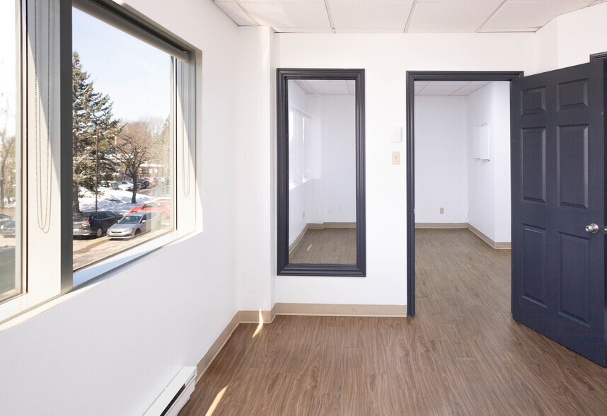 More Photos Of 204 Boul De Montarville, Boucherville Office For Lease