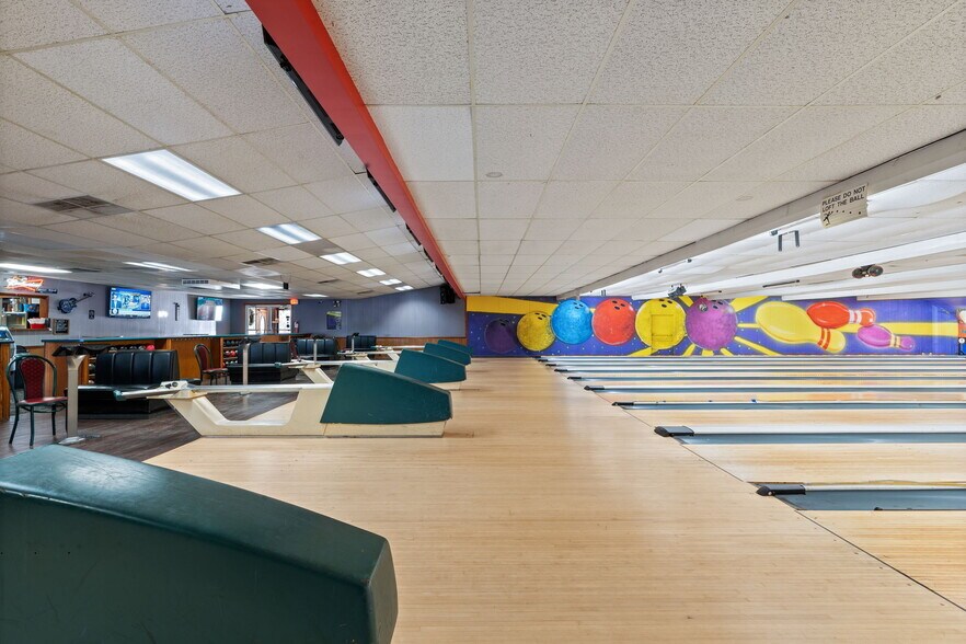 More Photos Of 1616 N Section St, Sullivan Sports And Entertainment For Sale