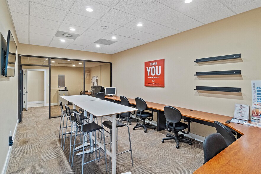 More Photos Of 5666 Seminole Blvd, Seminole Office For Sale