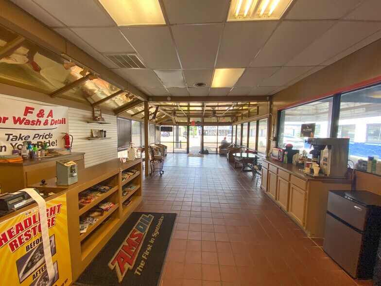 More Photos Of 9 Pass Rd, Gulfport Carwash For Sale