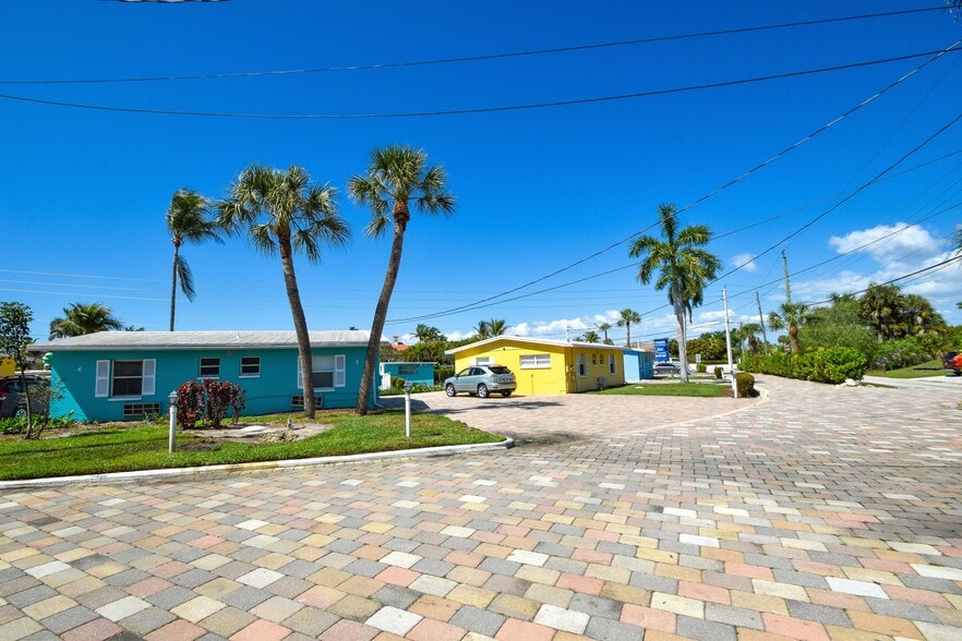 More Photos Of 14621 McGregor Blvd, Fort Myers Apartments For Sale