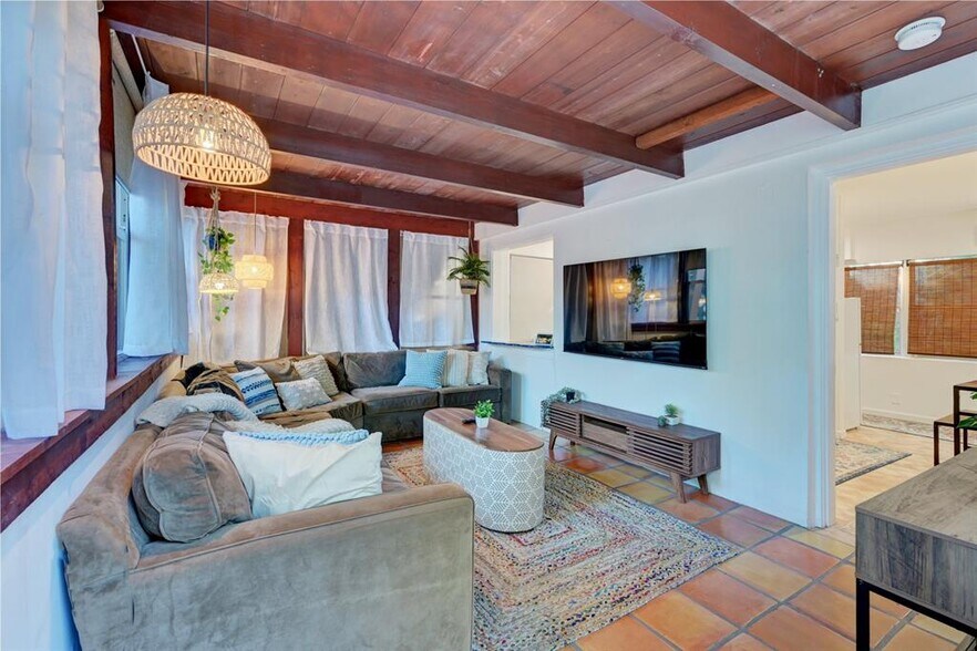 More Photos Of 1944 NE 5th St, Deerfield Beach Apartments For Sale