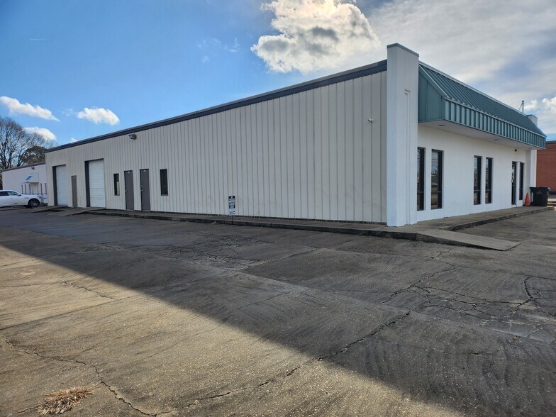 More Photos Of 712-722 Oliver Rd, Montgomery Light Distribution For Sale